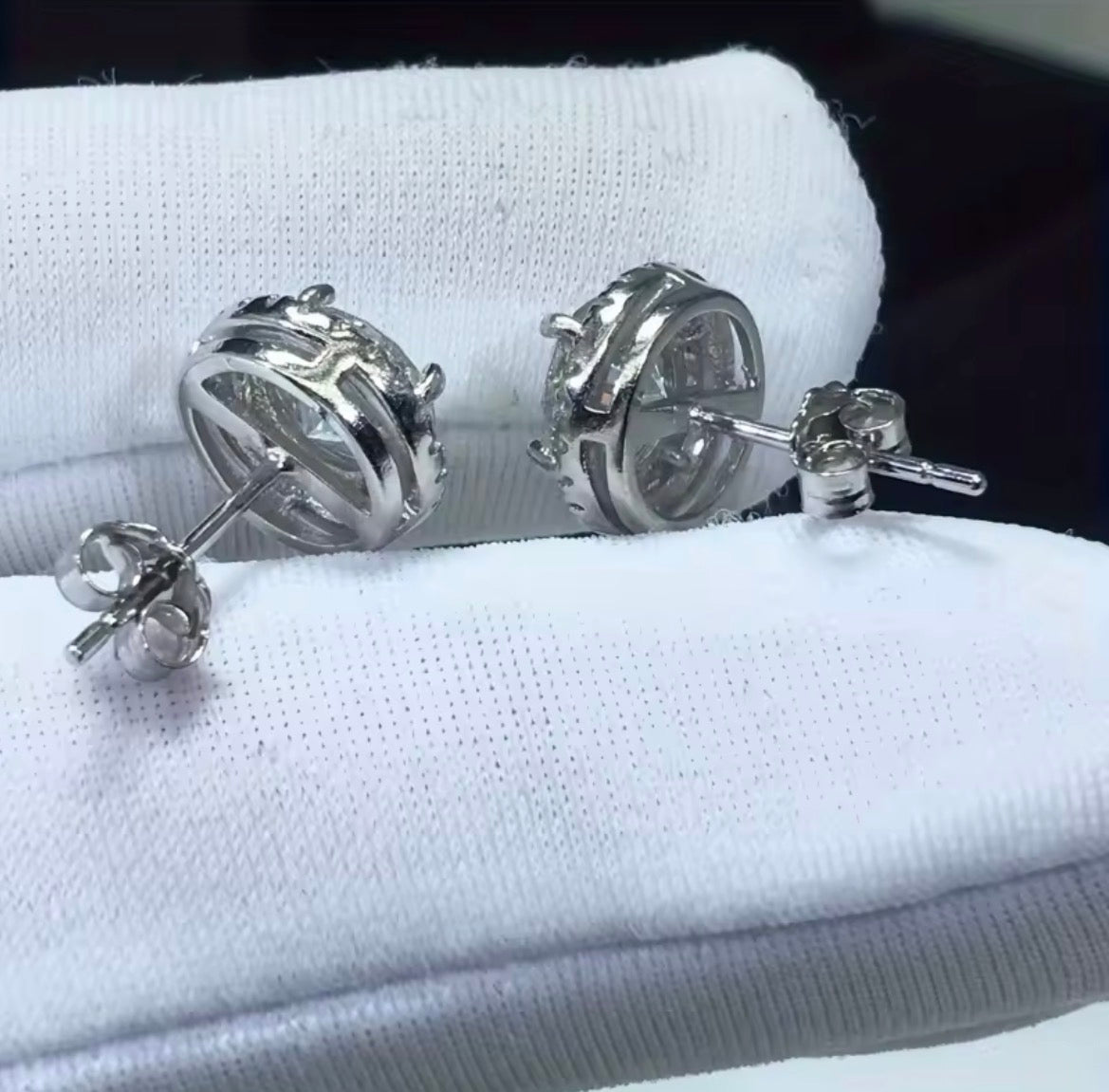 Small Round Stud Earrings with Shiny Cubic Zirconia